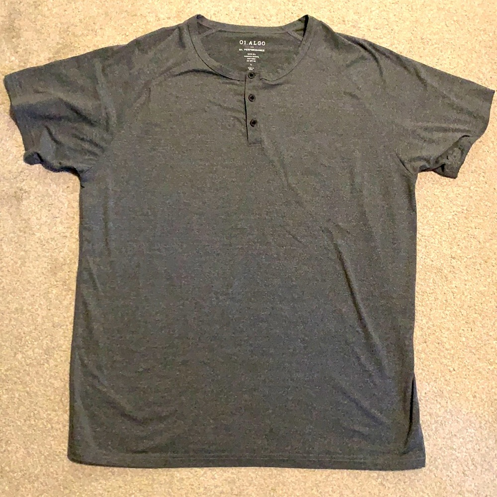 01. Algo performance Henley tee men’s size L